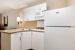 Studio, 2 Double Beds, Non Smoking | Private kitchen | Full-size fridge, microwave, stovetop - Extended Stay America Select Suites Lexington Park Pax River (Lexington Park)