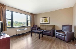 Desk, iron/ironing board, free WiFi, bed sheets - Extended Stay America Select Suites Lexington Park Pax River (Lexington Park)