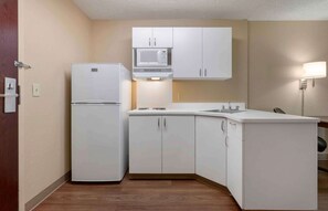 Desk, iron/ironing board, free WiFi, bed sheets - Extended Stay America Suites Santa Rosa North (Santa Rosa)