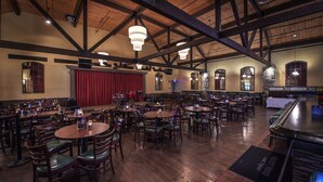 Bar (on property) - Colony South Hotel & Conference Center (Clinton)