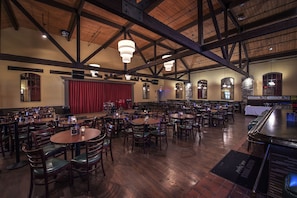 Bar (on property) - Colony South Hotel & Conference Center (Clinton)