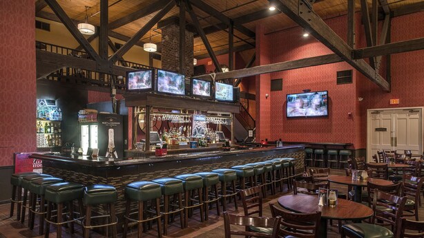 Bar (on property) - Colony South Hotel & Conference Center (Clinton)