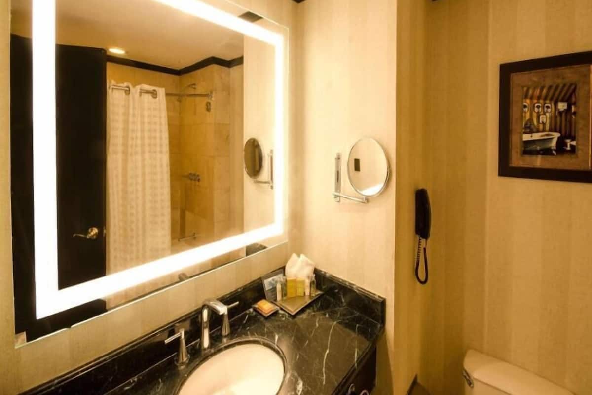 Salle de bain | Ensemble douche/baignoire, douche à « effet pluie »