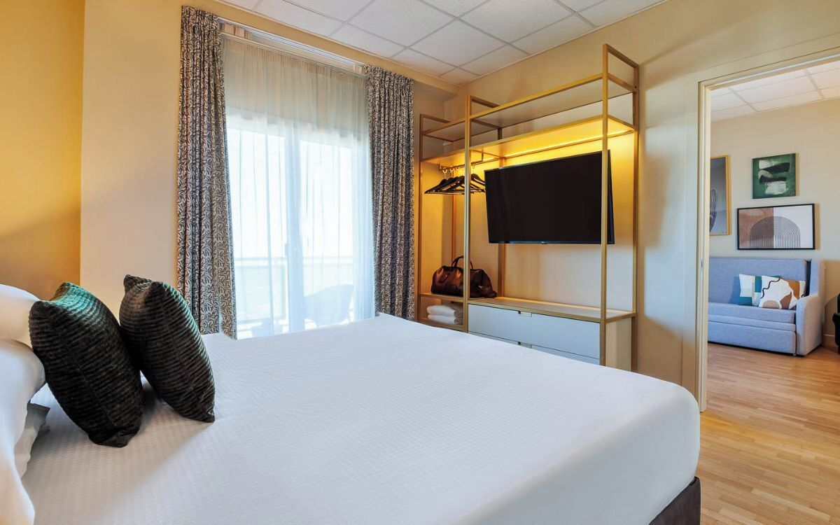 In-room safe, soundproofing, free WiFi, bed sheets