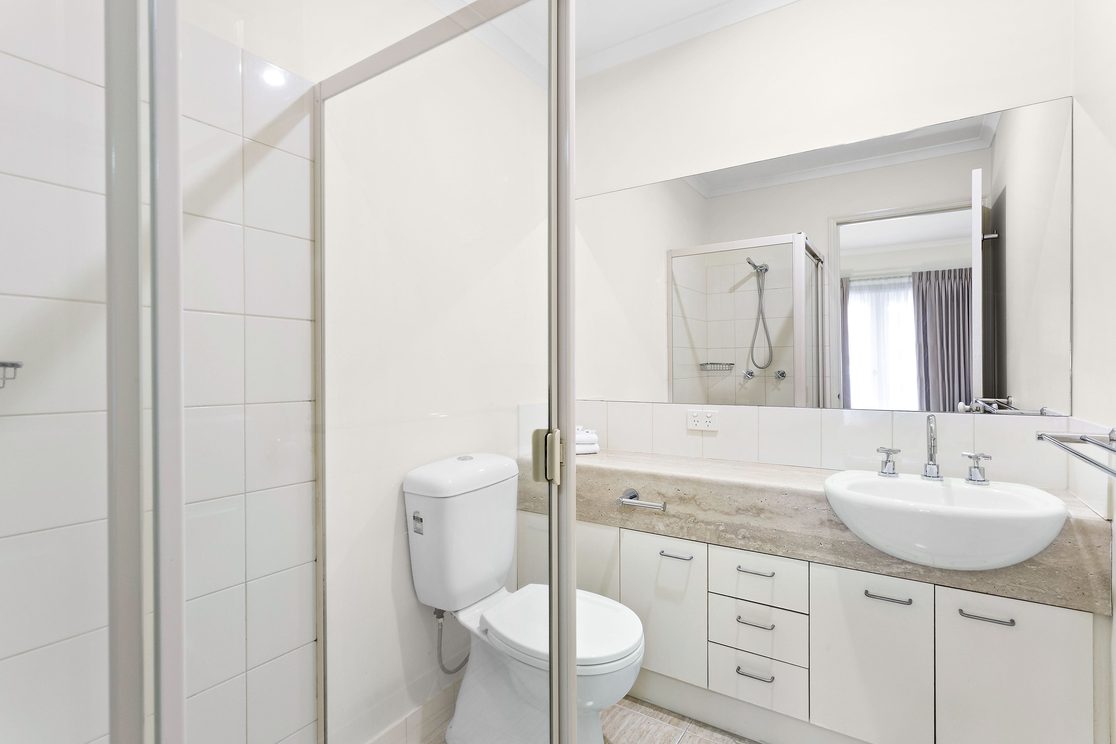 MainStay Suites Kew — image 11