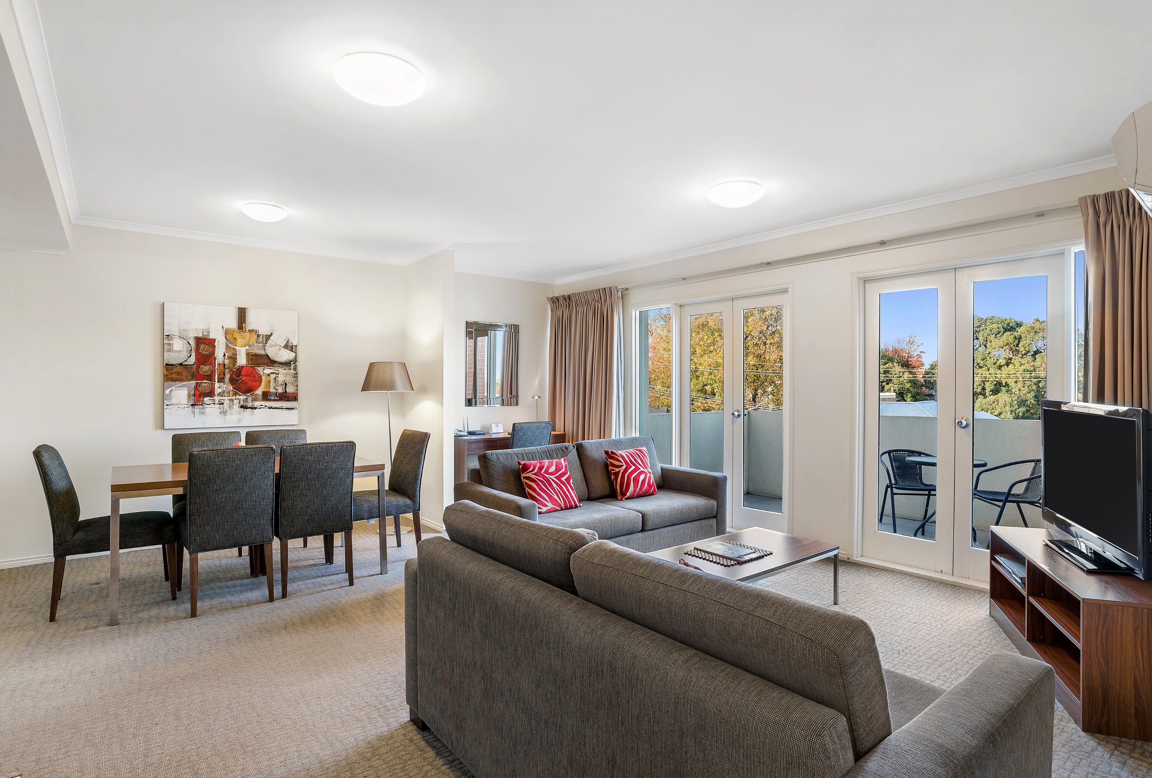 MainStay Suites Kew — image 7