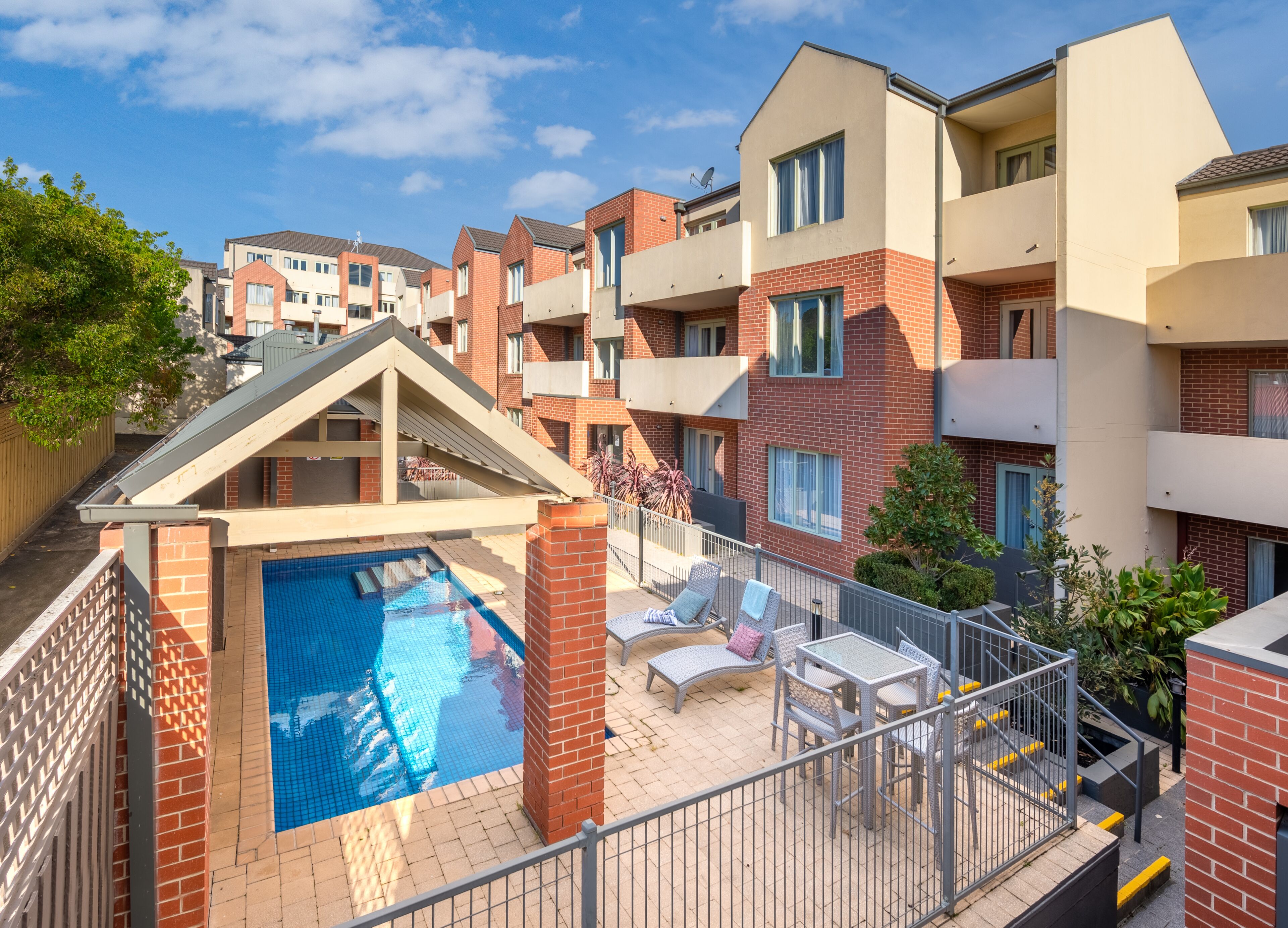 MainStay Suites Kew — image 4