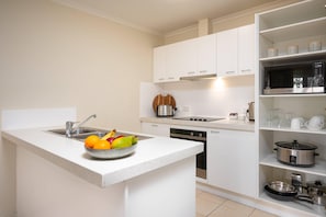 Suite, Multiple Beds, Non Smoking (Efficiency) | Desk, laptop workspace, blackout drapes, iron/ironing board - MainStay Suites Kew (Kew)