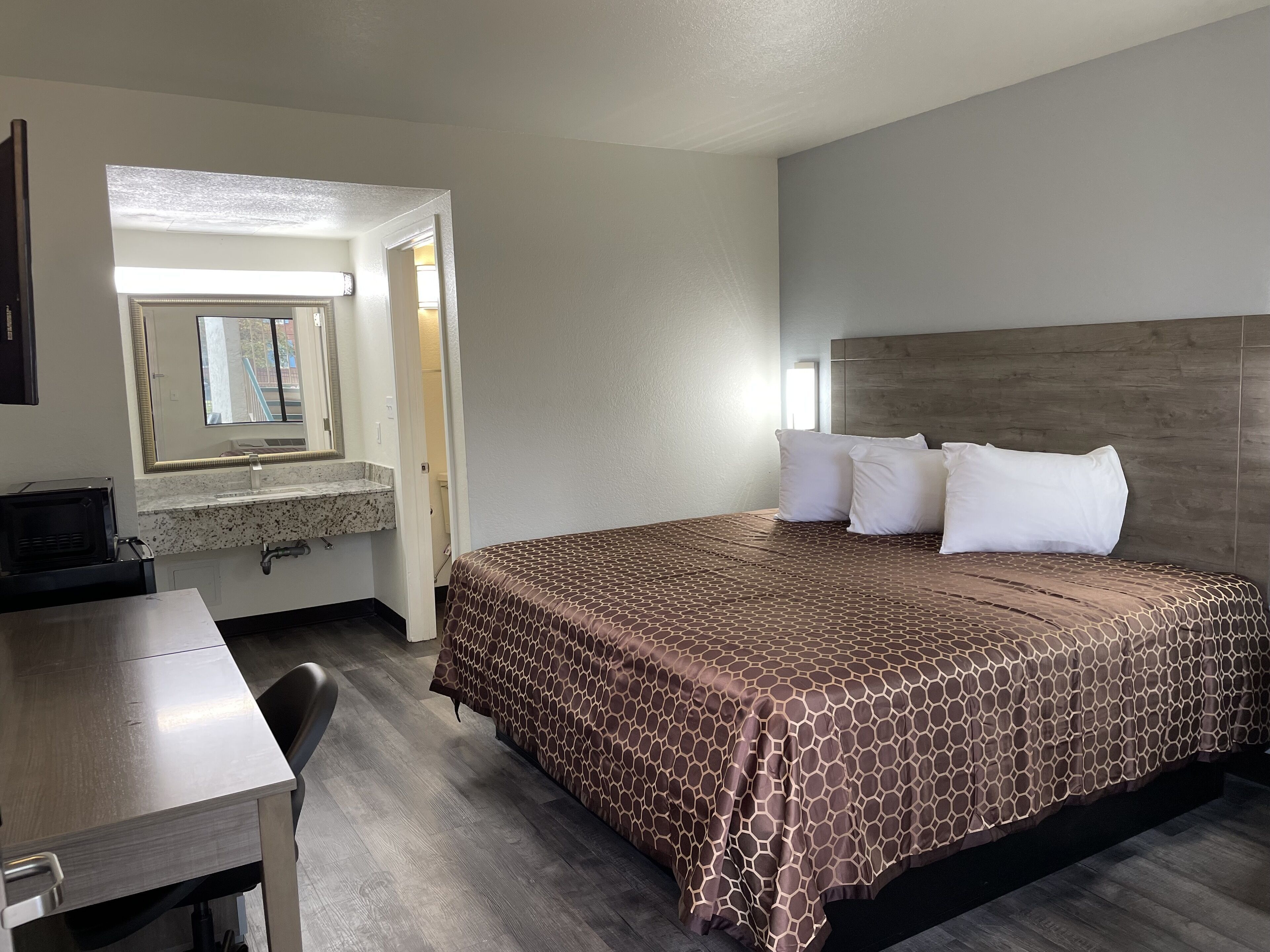 Desk, blackout drapes, free WiFi, bed sheets