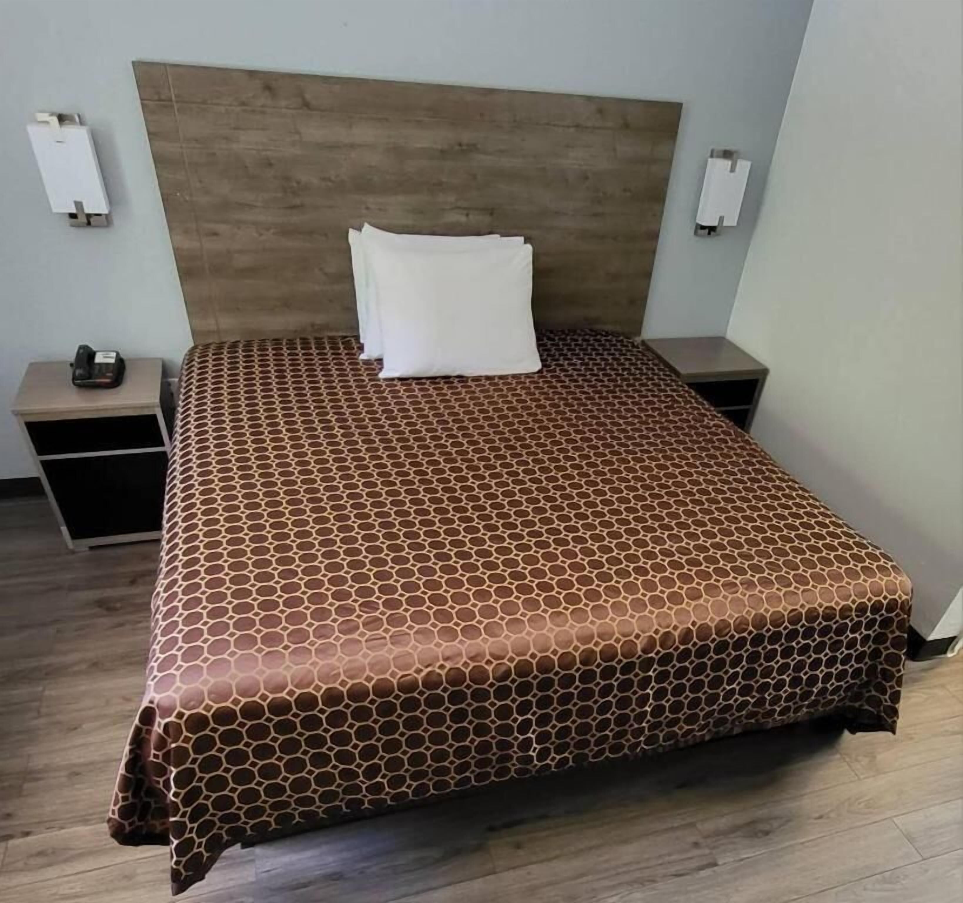Desk, blackout drapes, free WiFi, bed sheets