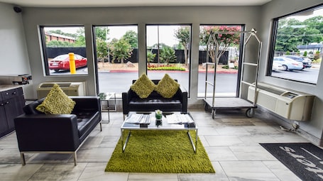 Lobby sitting area. Masters Inn Tucker