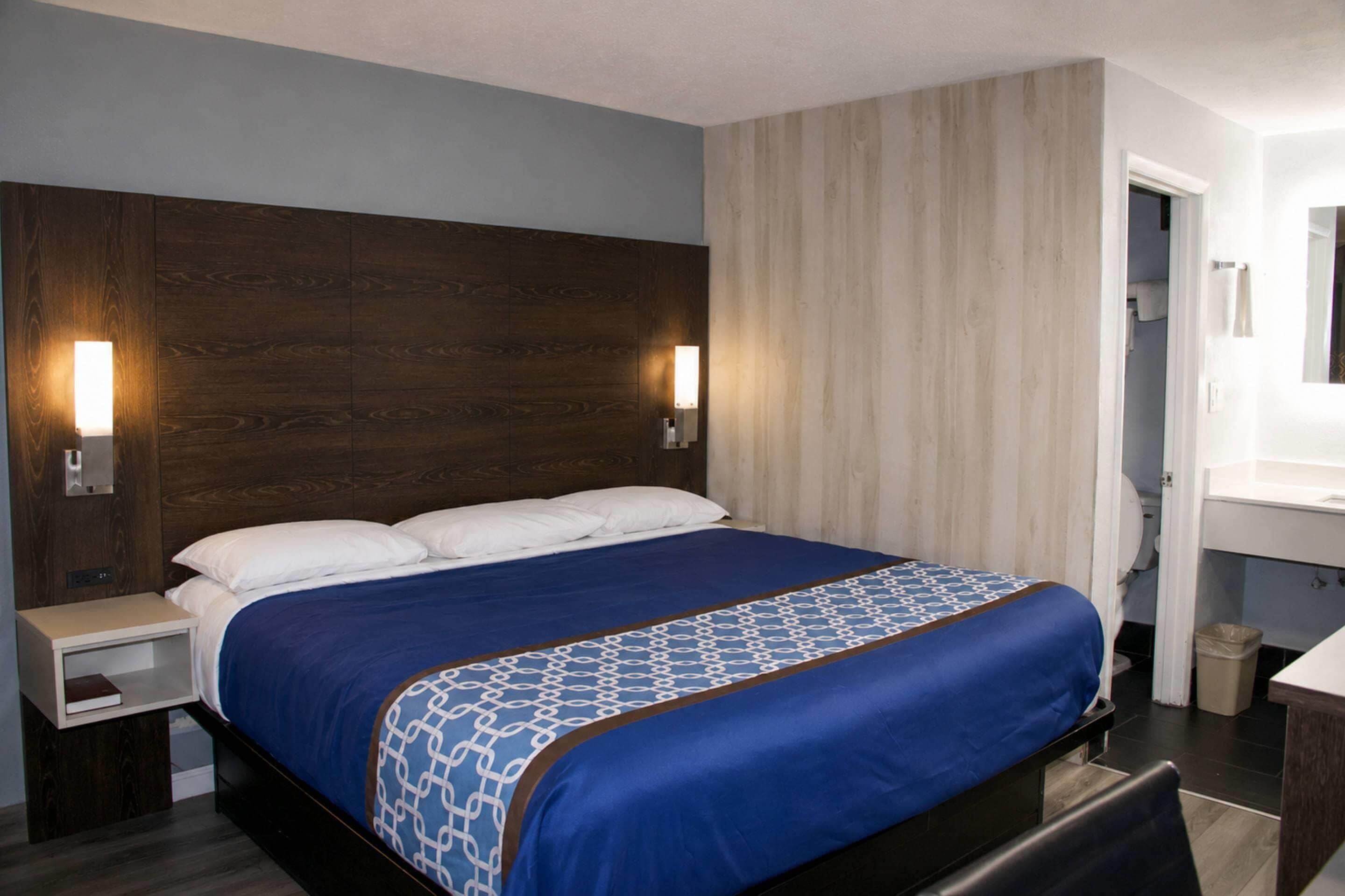 Standard Room, 1 King Bed, Non Smoking