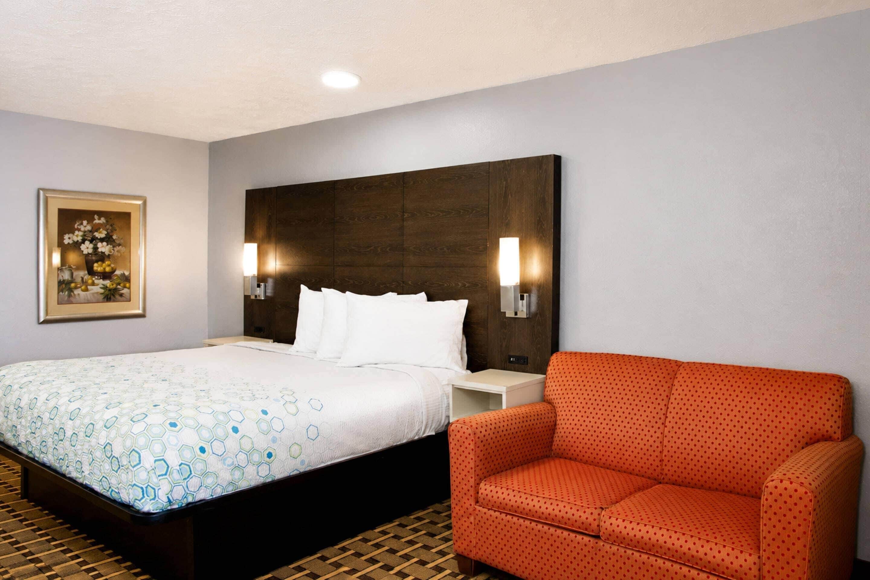 Suite, 1 King Bed with Sofa bed, Non Smoking