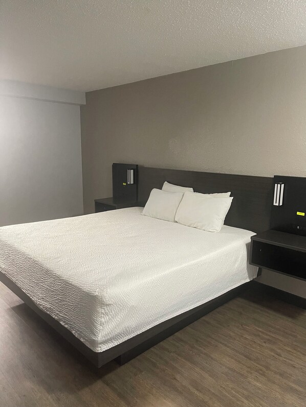 Deluxe Suite, 1 King Bed, Hot Tub | Bathroom | Combined shower/bathtub, free toiletries, hair dryer, towels - FairBridge Inn & Suites McDonough (McDonough)