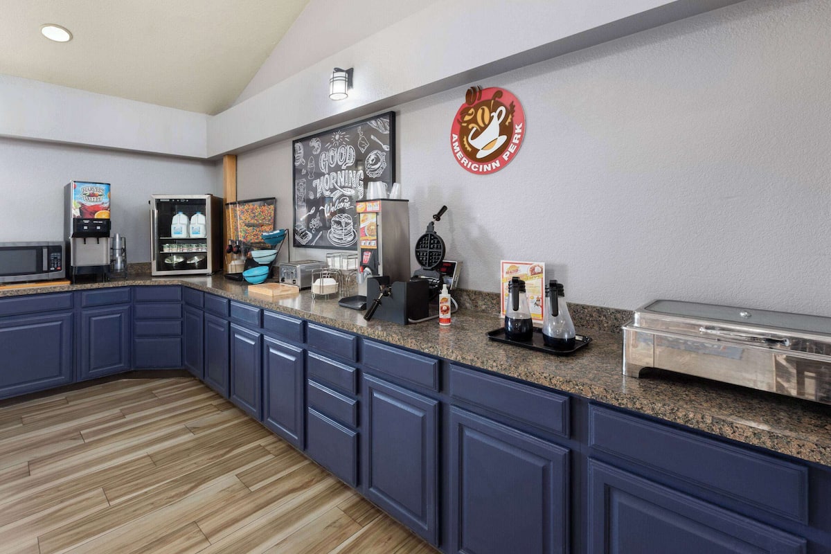 daily continental breakfast for a fee