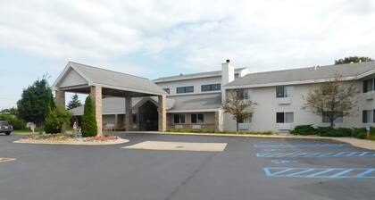 AmericInn by Wyndham Oscoda Near AuSable River