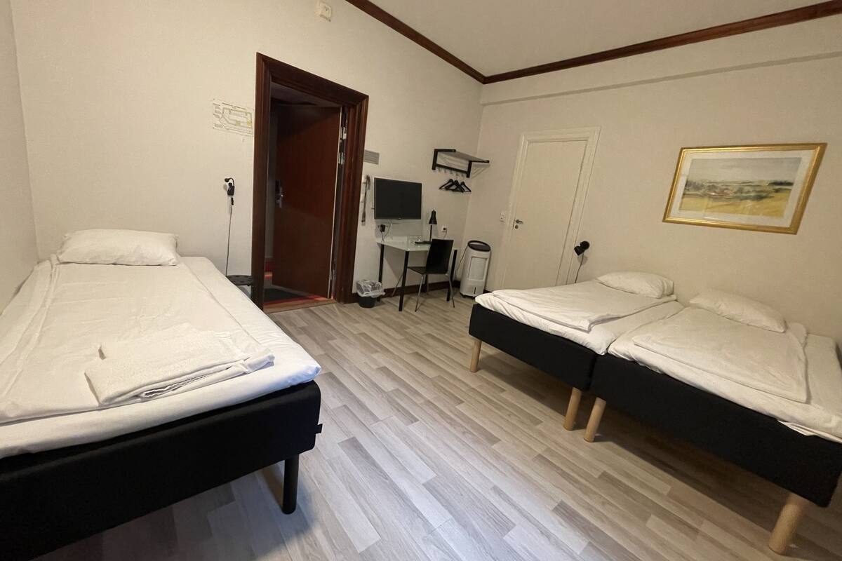 مكتب وواي فاي مجانًا وملاءات أسرّة