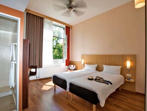 Standard Twin Room, 2 Twin Beds | Hypo-allergenic bedding, desk, blackout drapes, free WiFi - ibis Berlin City Süd (Berlin)