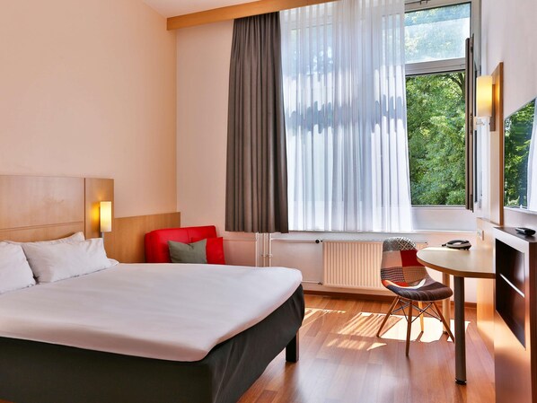 Hypo-allergenic bedding, desk, blackout curtains, free WiFi - ibis Berlin City Süd (Berlin)
