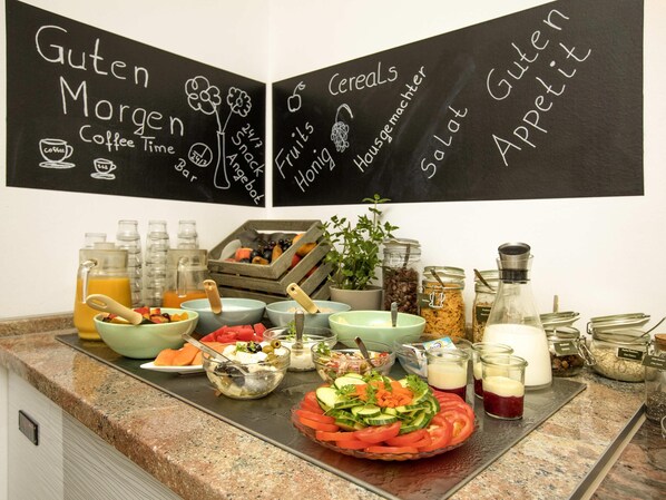 Petit déjeuner buffet servi tous les jours en supplément