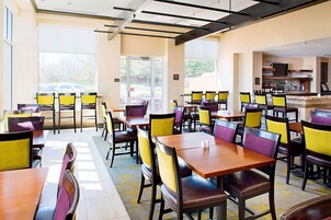 Café da manhã com buffet todos os dias mediante uma taxa
