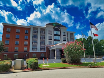 Holiday Inn Express & Suites Wilson-Downtown by IHG