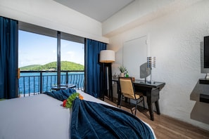 Superior Room, 1 King Bed, Ocean View | In-room safe, individually decorated, individually furnished - Windward Passage Hotel (St. Thomas)
