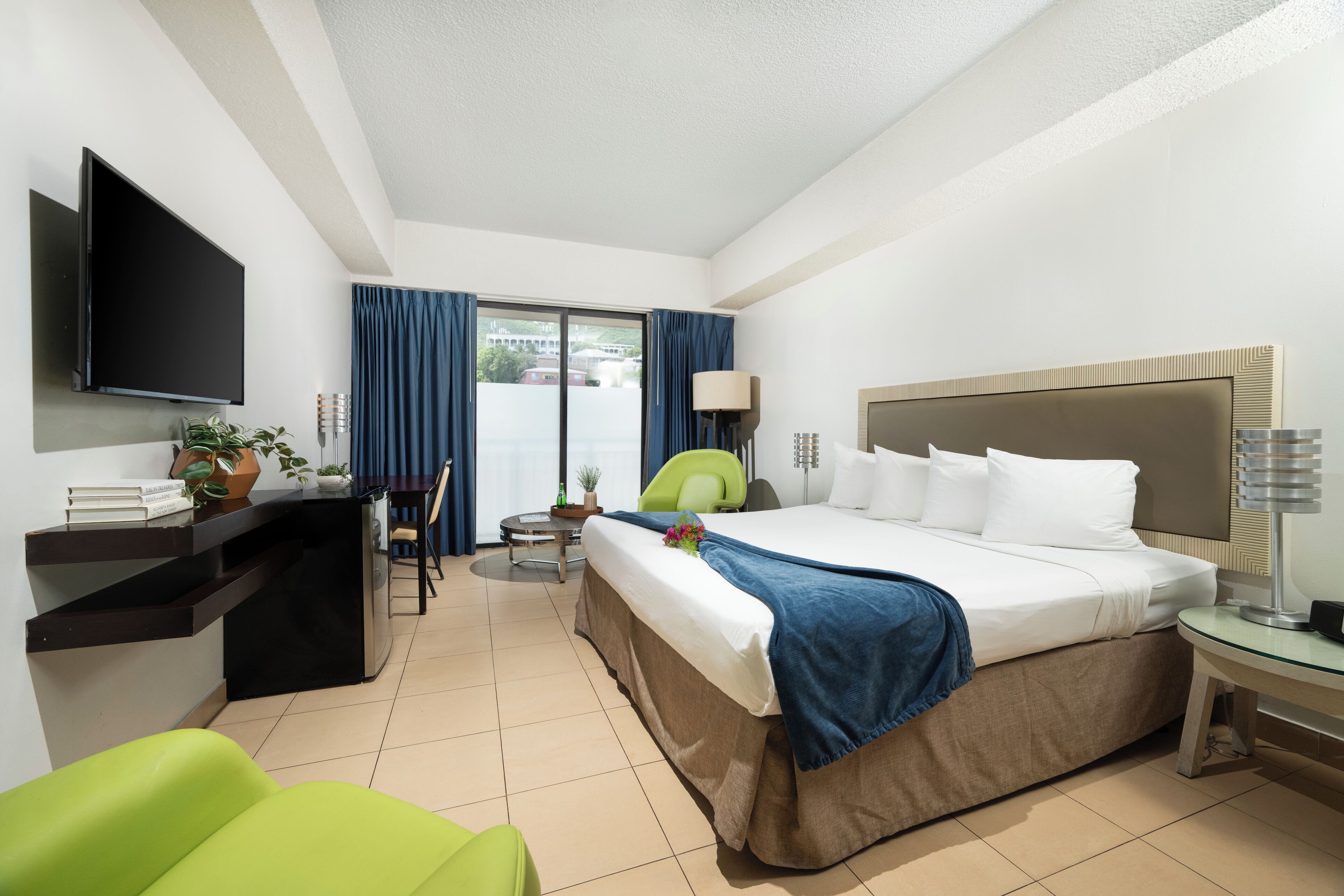 standard room, 1 king bed | in-room safe, individually decorated, individually furnished