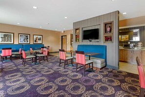 Free daily buffet breakfast - Comfort Inn & Suites Market - Airport (Great Falls)