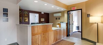 Comfort Inn & Suites Market - Airport