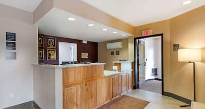 Comfort Inn & Suites Market - Airport
