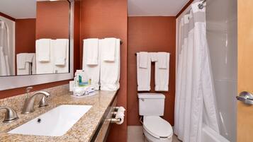 Combined shower/tub, free toiletries, hair dryer, towels