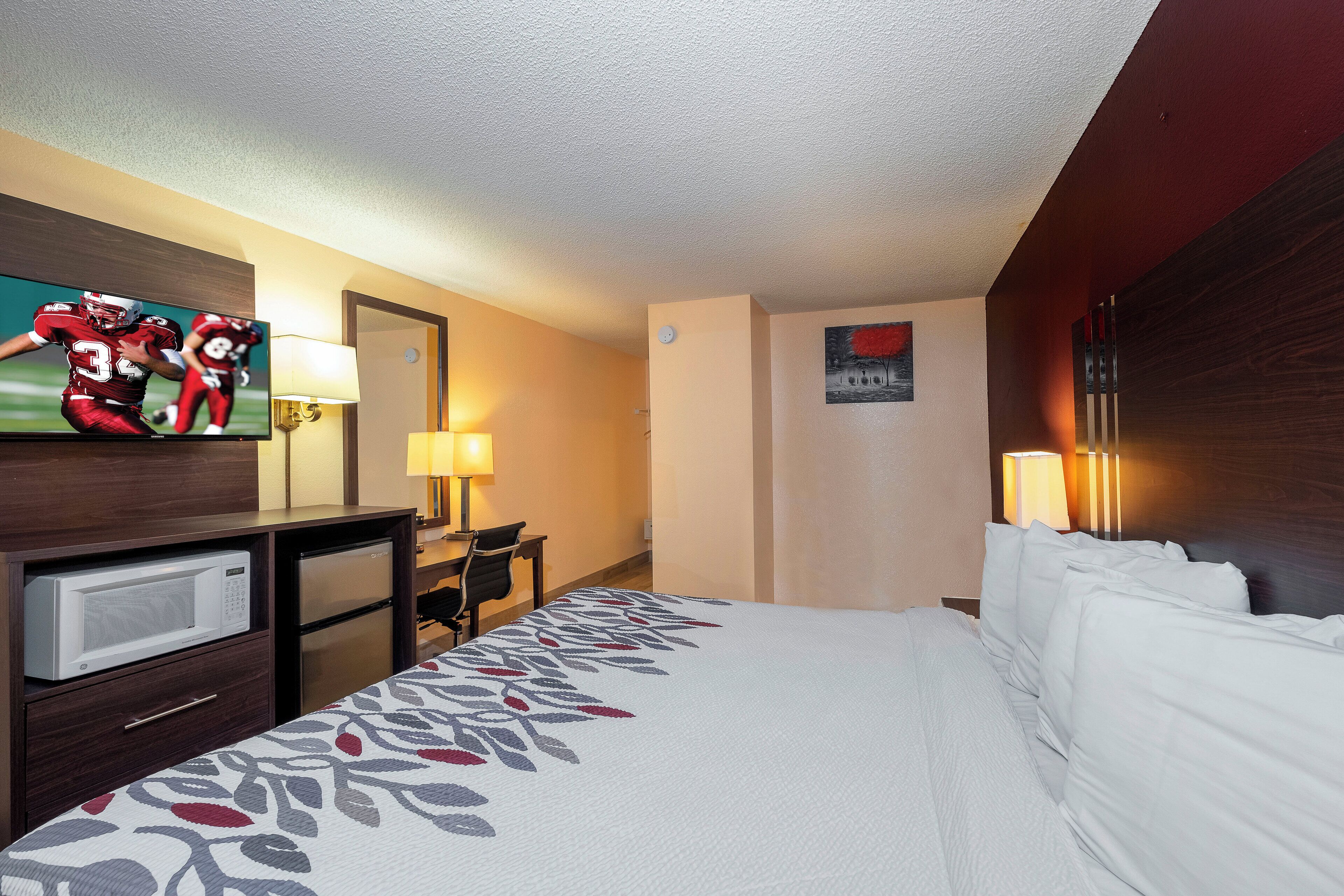 In-room safe, desk, bed sheets