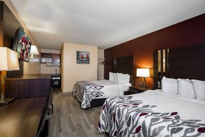 In-room safe, desk, bed sheets - Red Roof Inn Valdosta - University (Valdosta)