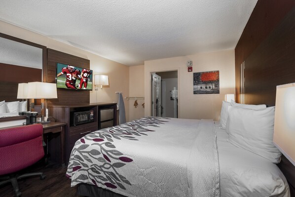 Deluxe-huone, 1 suuri parisänky, tupakointi kielletty | Tallelokero huoneessa, työpöytä, vuodevaatteet