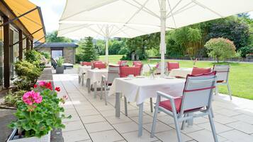 Desayuno buffet (EUR 15 por persona)