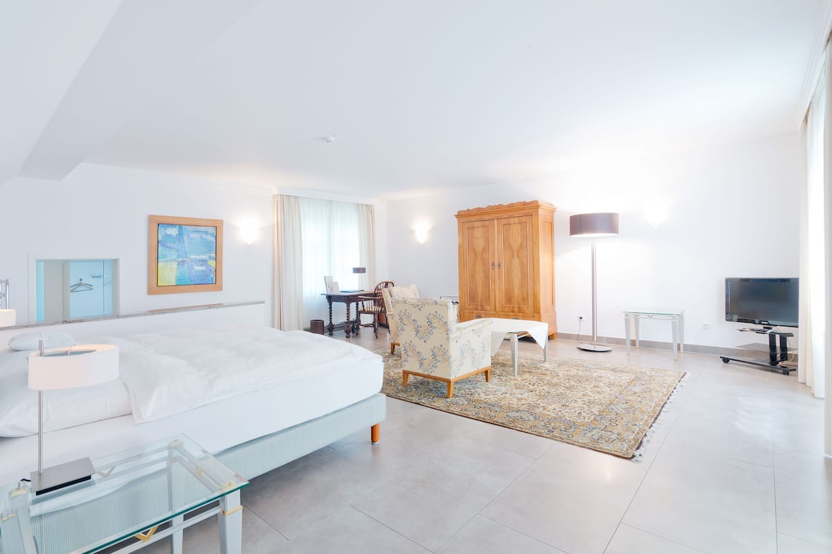 hypo-allergenic bedding, minibar, in-room safe, individually furnished