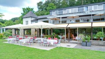 Regionale Küche, Speisen im Freien