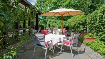 Regional cuisine, al fresco dining