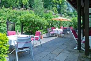 Regional cuisine, al fresco dining 