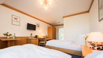 Zimmersafe, Schreibtisch, Verdunkelungsvorhänge, schallisolierte Zimmer