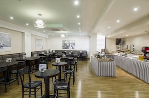 Tägliches inbegriffenes Frühstücksbuffet
