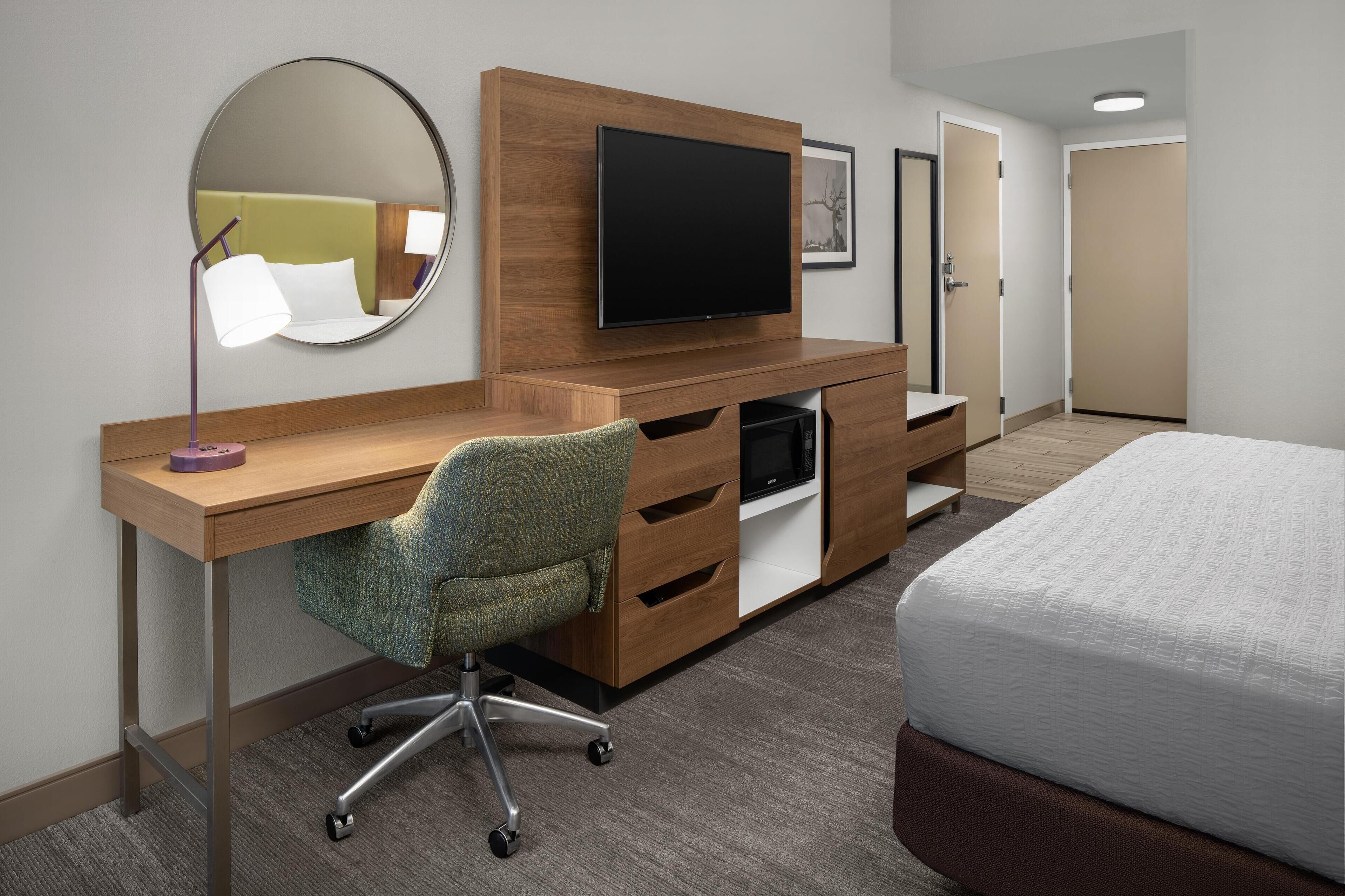 Room, 1 King Bed, Accessible, Non Smoking | Premium bedding, in-room safe, iron/ironing board, rollaway beds