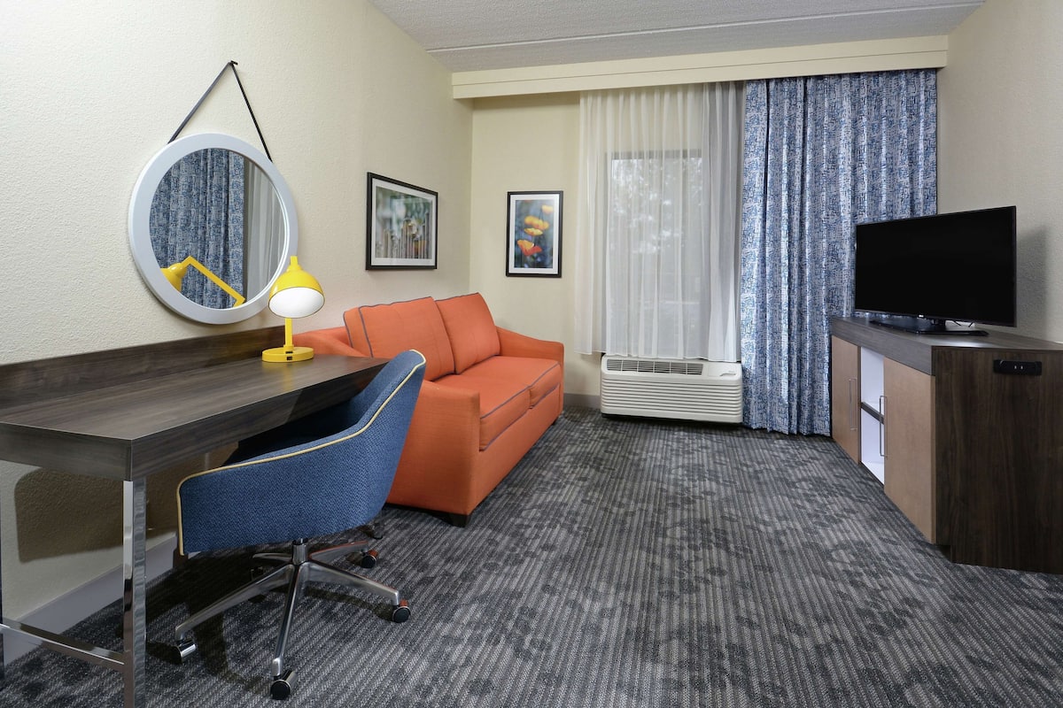 Suite, 1 King-Bett, barrierefrei (Roll-In Shower)