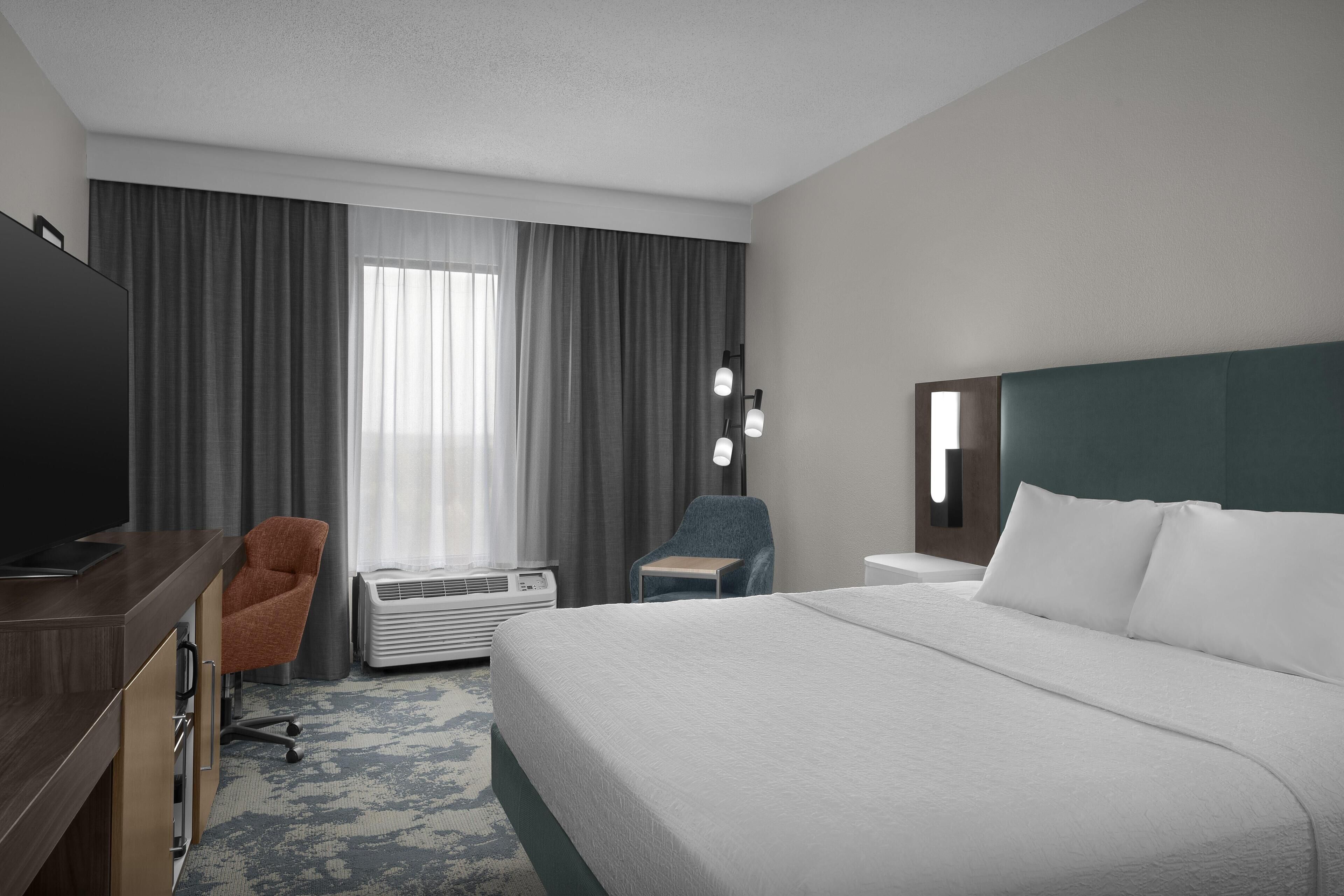 Premium bedding, in-room safe, desk, laptop workspace