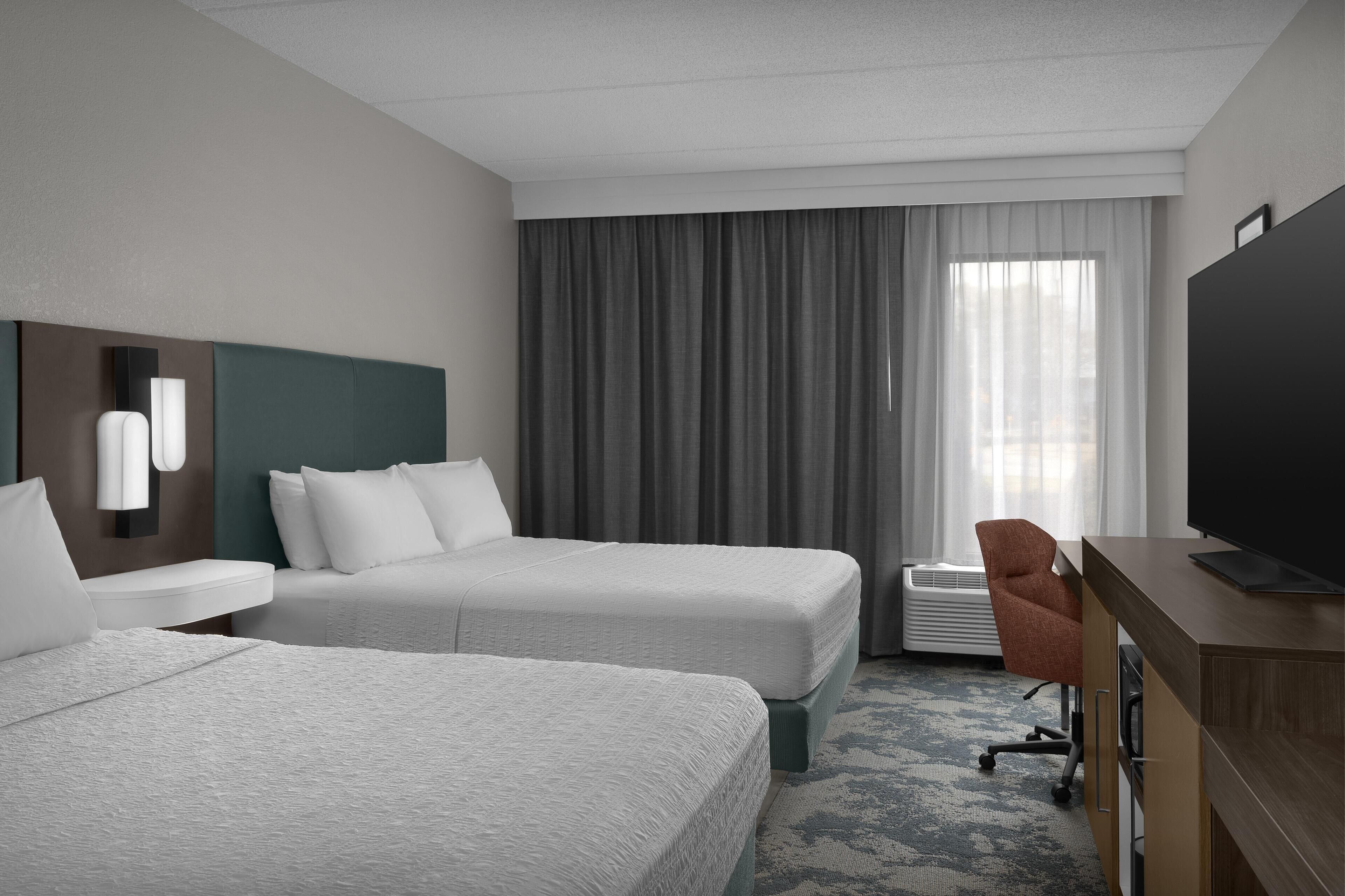 Premium bedding, in-room safe, desk, laptop workspace