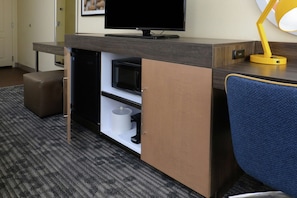 Premium bedding, in-room safe, desk, laptop workspace