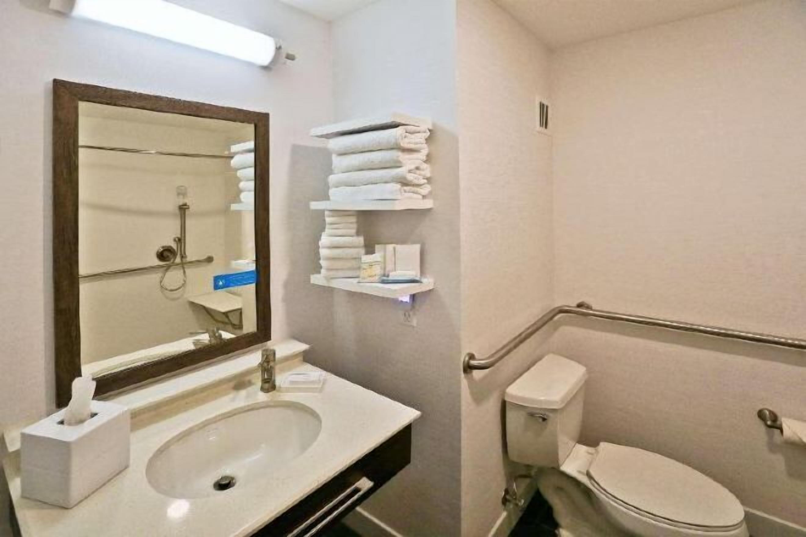 حمام | مستلزمات مجانية للعناية الشخصية، مجففات شعر، مناشف