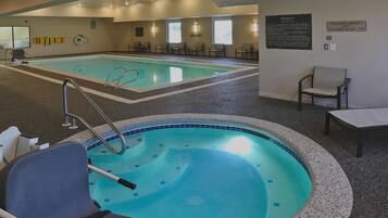 Kolam renang tertutup