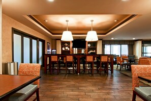 Café da manhã com buffet grátis todos os dias